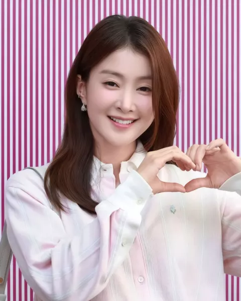 Lee Si-young
