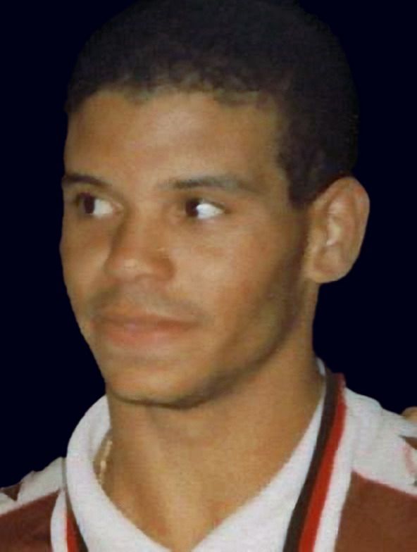 Michél Mazingu-Dinzey