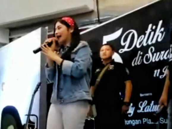 Prilly Latuconsina
