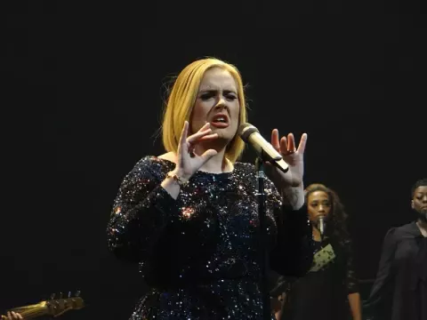 Adele (2016)
