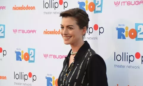 Anne Hathaway at Nickelodeon studios in Burbank, CA (2014)