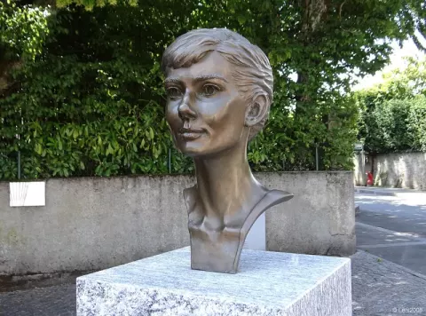 Audrey Hepburn (2016)