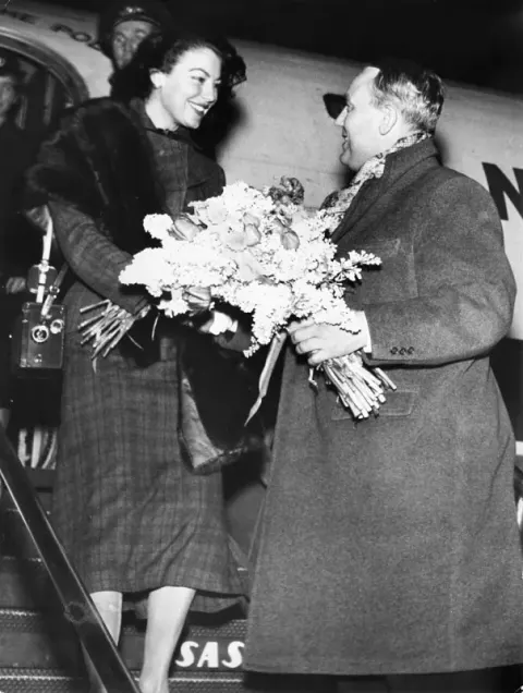 Ava Gardner at Kastrup Airport CPH, Copenhagen (1955)