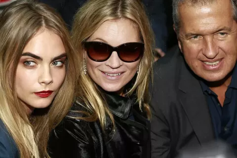 Cara Delevingne at Burberry show SS15 by : Walterlan Papetti (2014)