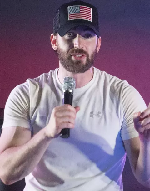 Chris Evans at Al-Udeid Air Base, Qatar, Dec (2016)