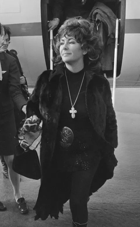 Elizabeth Taylor at Schiphol (1971)
