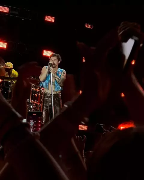 Harry Styles at stage on Love On Tour (2023)