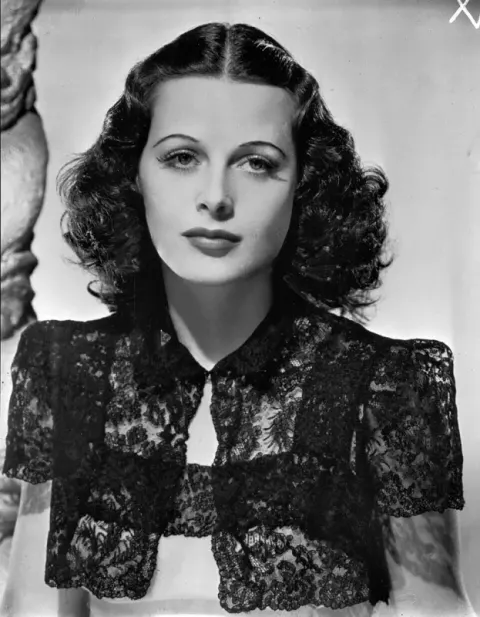 Hedy Lamarr (1939)