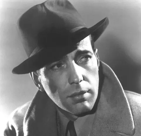 Humphrey Bogart at back says this was a new photo of him from the upcoming film Brother Orchid (1940)