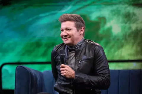 Jeremy Renner at the 2023 Phoenix Fan Fusion at the Phoenix Convention Center in Phoenix, Arizona
