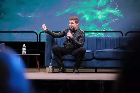 Jeremy Renner at the 2023 Phoenix Fan Fusion at the Phoenix Convention Center in Phoenix, Arizona