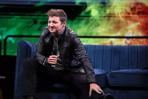 Jeremy Renner at the 2023 Phoenix Fan Fusion at the Phoenix Convention Center in Phoenix, Arizona