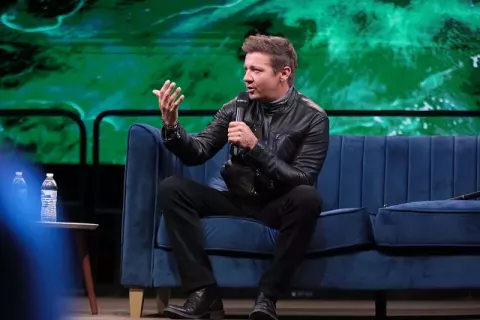 Jeremy Renner at the 2023 Phoenix Fan Fusion at the Phoenix Convention Center in Phoenix, Arizona
