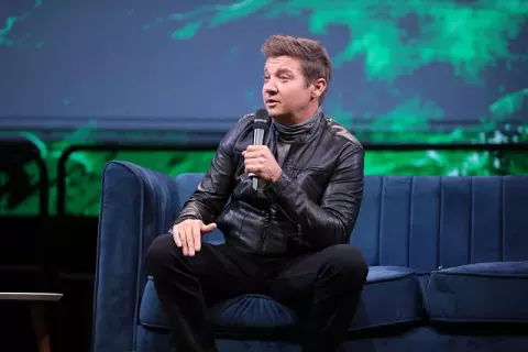 Jeremy Renner at the 2023 Phoenix Fan Fusion at the Phoenix Convention Center in Phoenix, Arizona