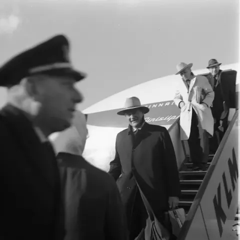 John Wayne at Schiphol Airport (1960)