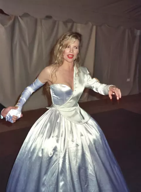 Kim Basinger (1990)
