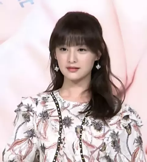 Kim Ji-won at 'Fight For My Way' press conference in May 2017