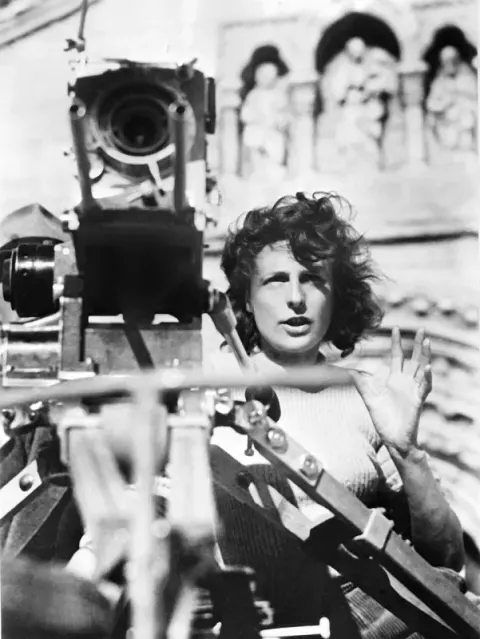 Leni Riefenstahl at shootings for the film 'Lowlands' (1940)