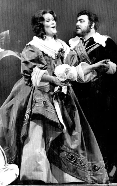 Luciano Pavarotti (1976)