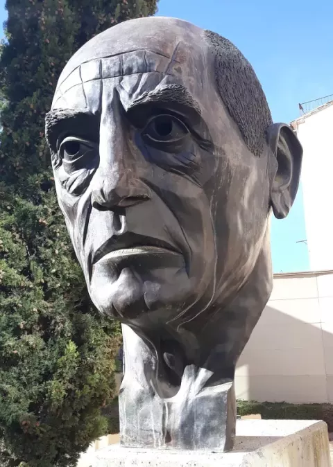 Luis Buñuel (2019)