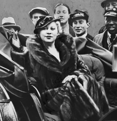 Mae West (1933)