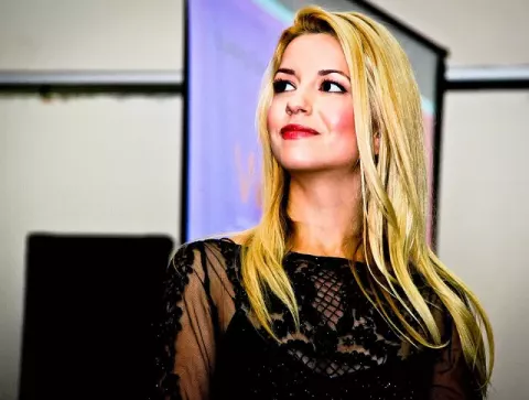 Masiela Lusha (2016)