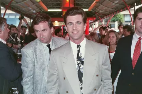 Mel Gibson at the Filmex benefit premiere of the movie AIR AMERICA (1990)