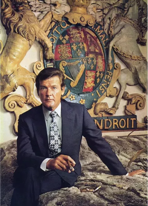Roger Moore (1973)