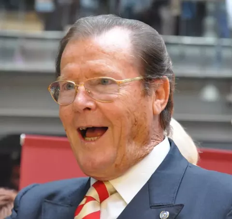 Roger Moore (2009)
