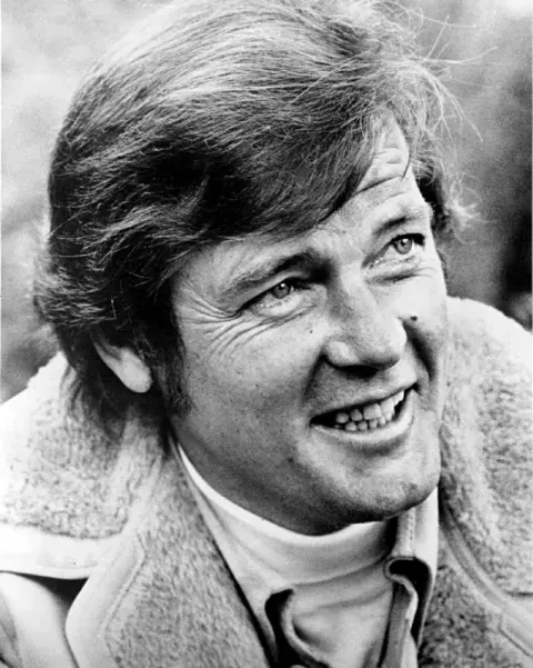 Roger Moore (1971)