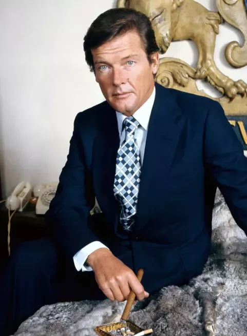 Roger Moore at photographer's studio, Belgravia, London (1973)