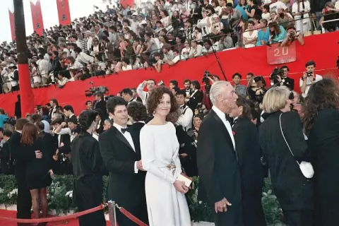 Sigourney Weaver at the at the 61st Annual Academy Awards (1989)