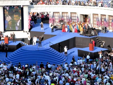 will.i.am at least a 2 hour wait in the sun for 84,000 people (2008)
