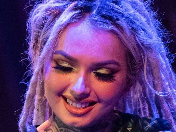 Zhavia