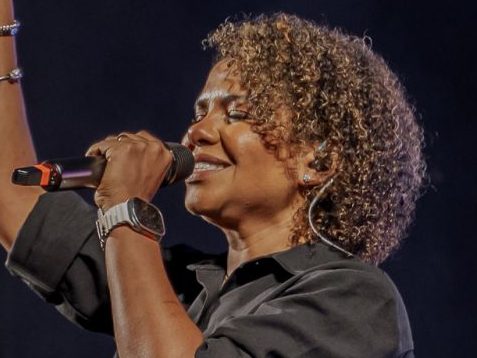 Nívea Soares
