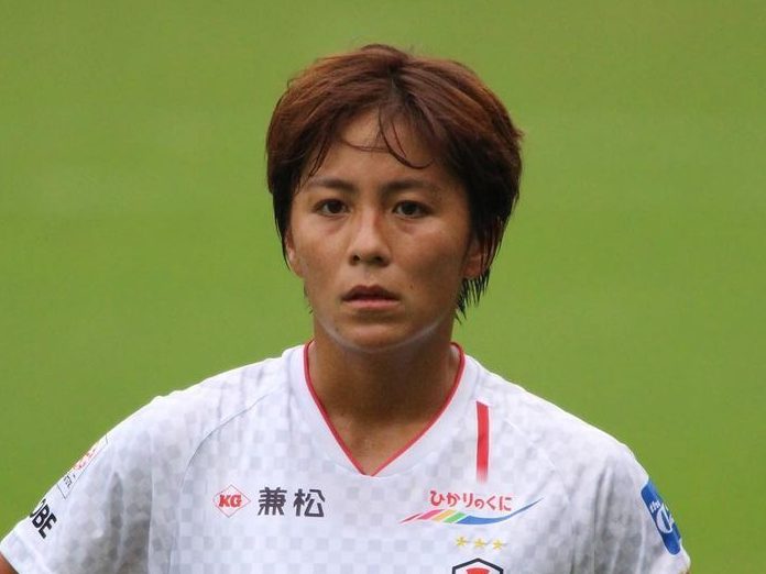 Mana Iwabuchi