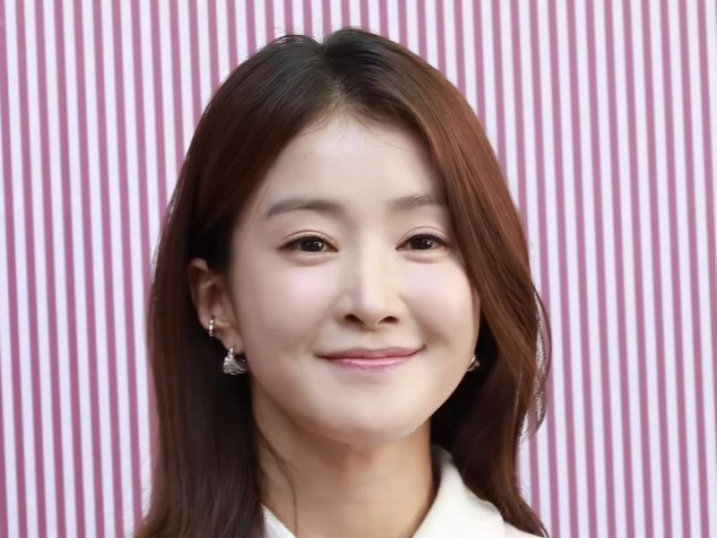 Lee Si-young