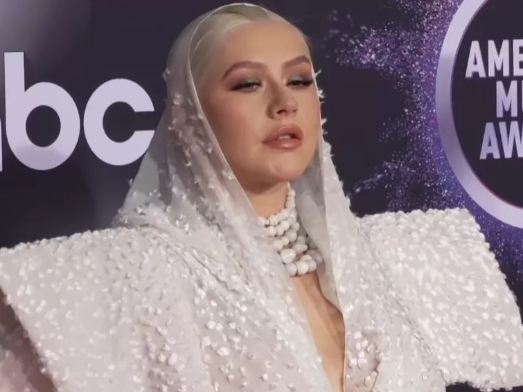 Christina Aguilera at the 2019 American Music Awards red carpet